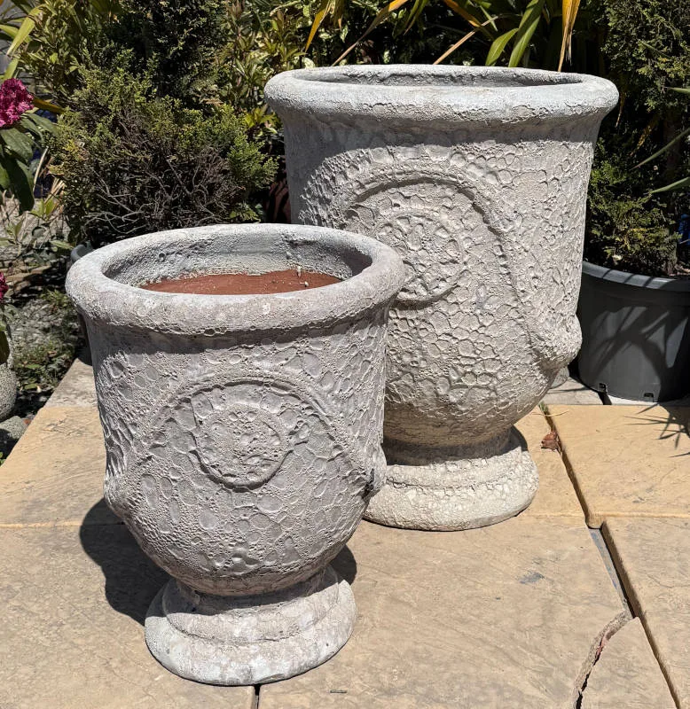Atlantis White Pedestal Pot