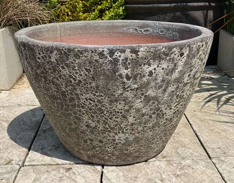 Atlantis Giant V Pot - Image 4