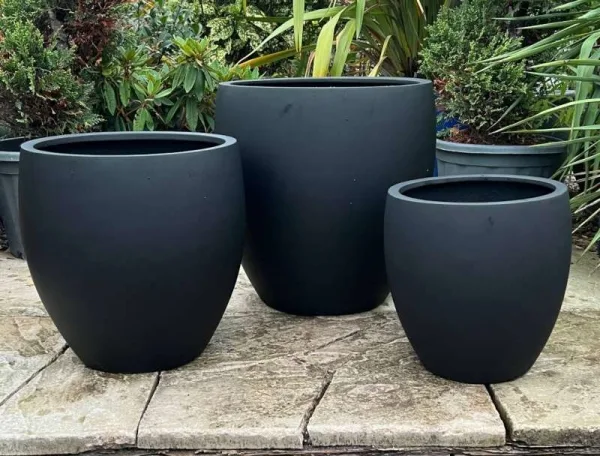 Poly Resin Black Bowed Egg