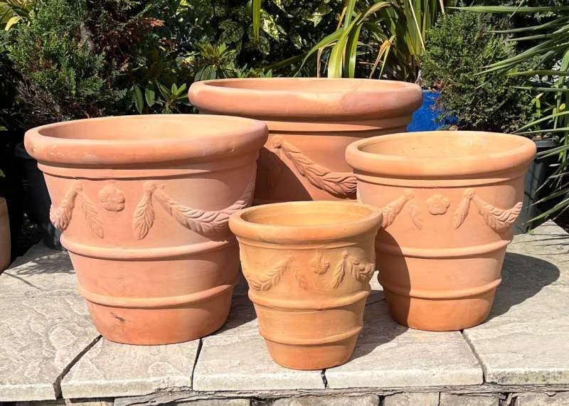 Tuscan Garland Pot