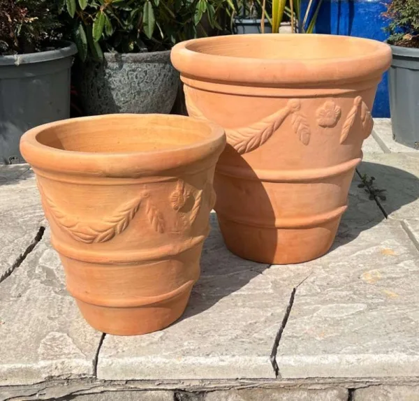 Tuscan Garland Pot - Image 4