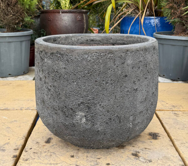 Atlantis Black Egg Pot - Image 3