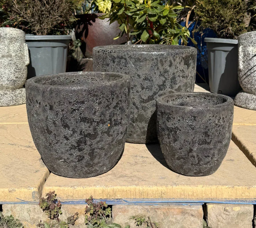 Atlantis Black Giant Egg Pot - Image 5