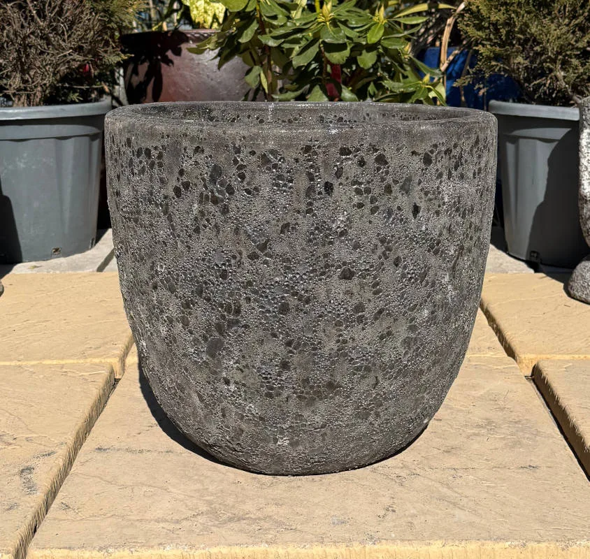 Atlantis Black Giant Egg Pot - Image 4