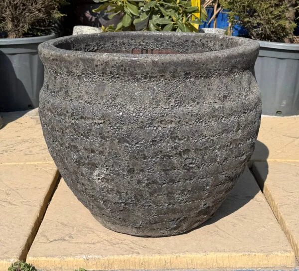 Atlantis Black Beehive Pot - Image 3