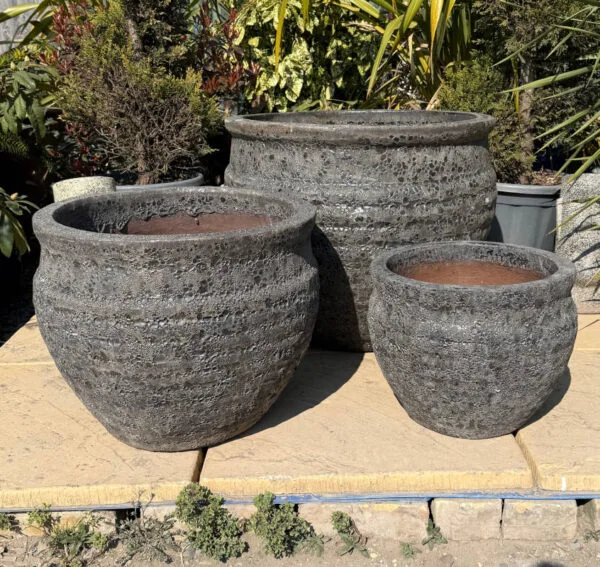 Atlantis Black Beehive Pot