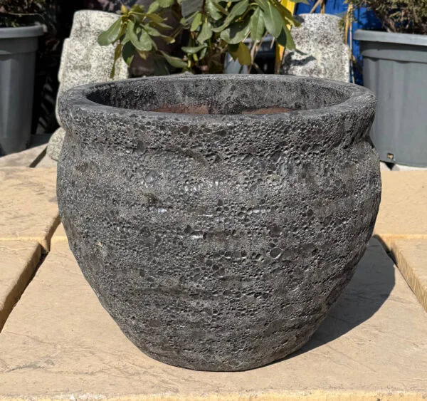 Atlantis Black Beehive Pot - Image 4