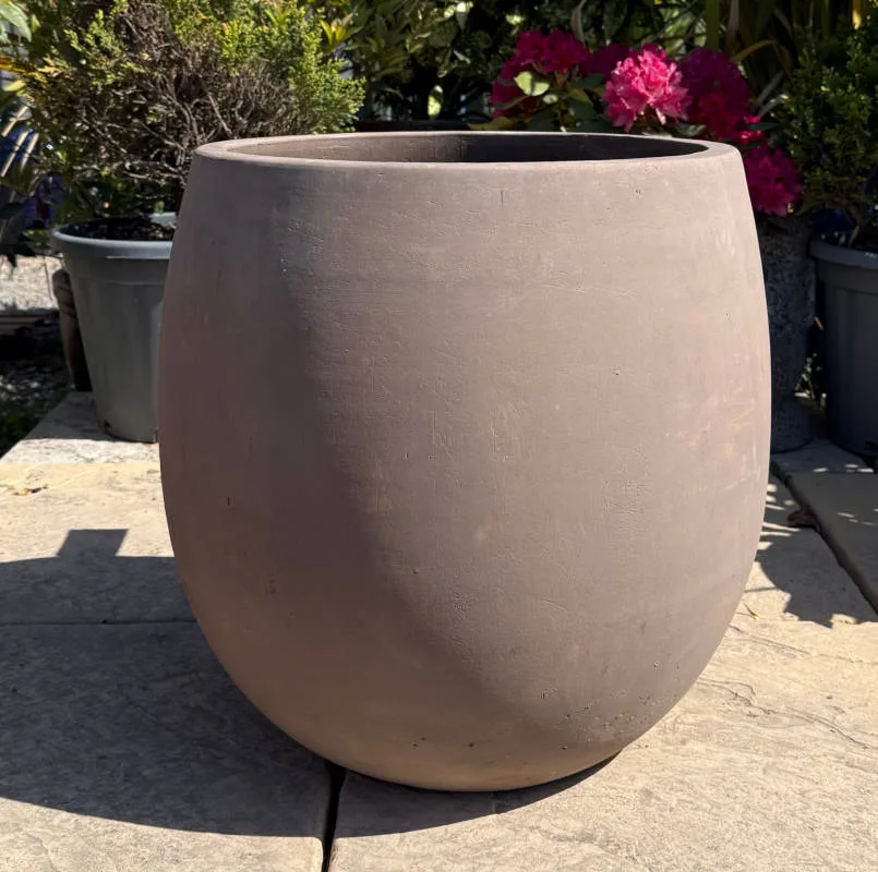 Tuscan Graphite Bowed Egg Pot - Image 3