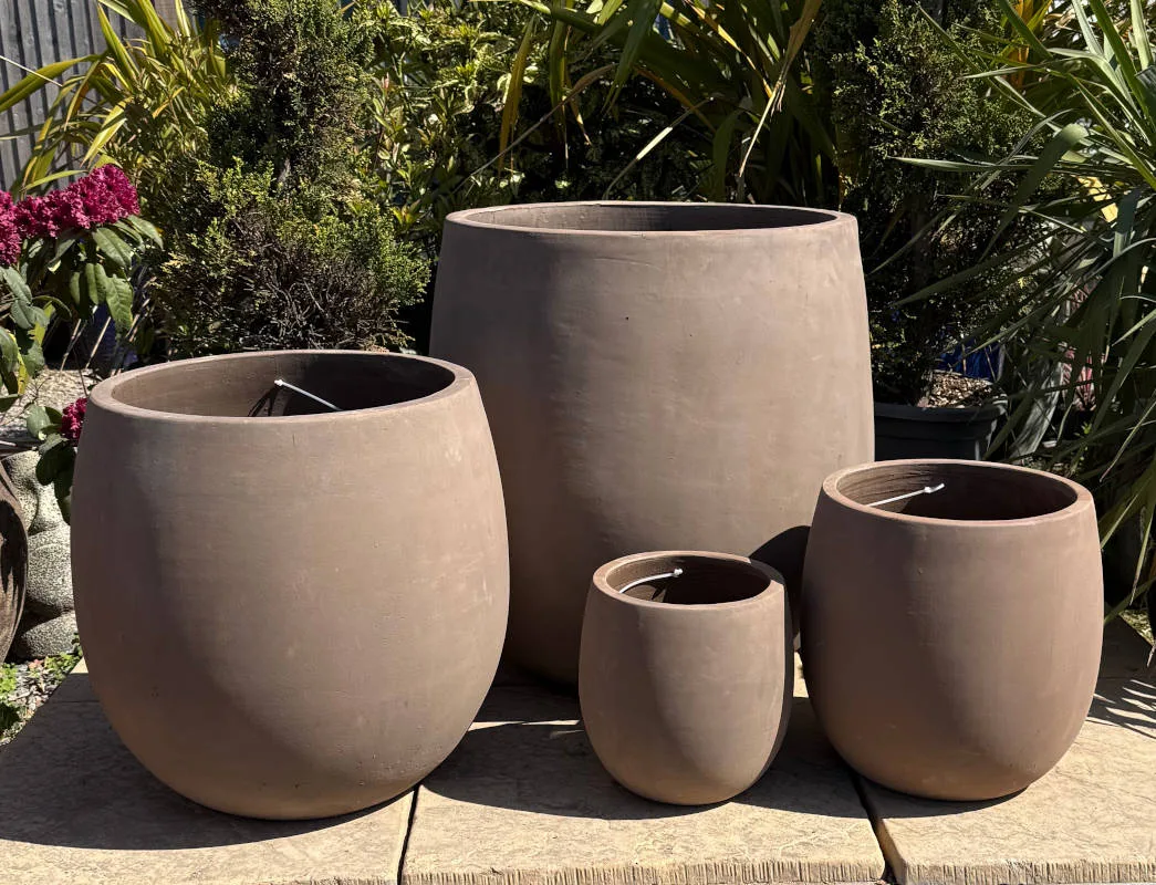 Tuscan Graphite Bowed Egg Pot